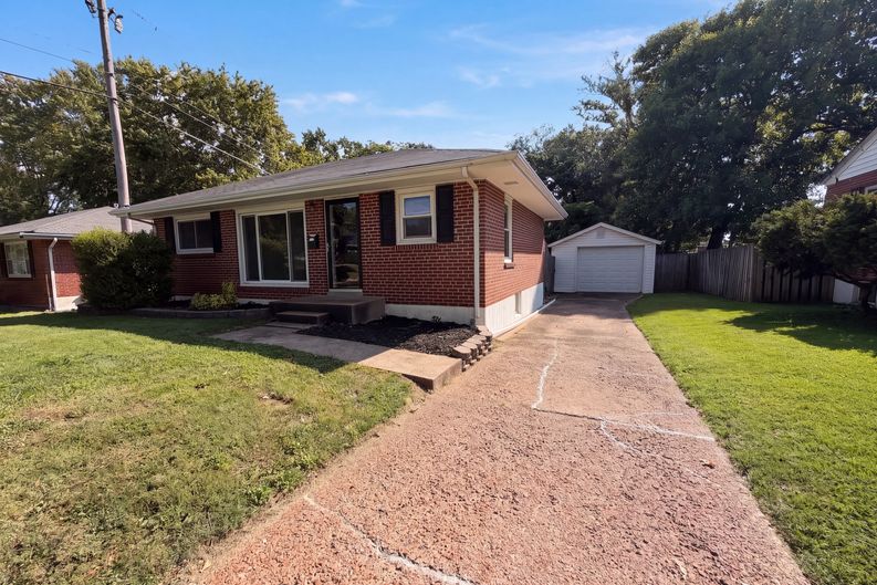 Photo 16 of 18 of 1320 Gahan Dr, Florissant, MO