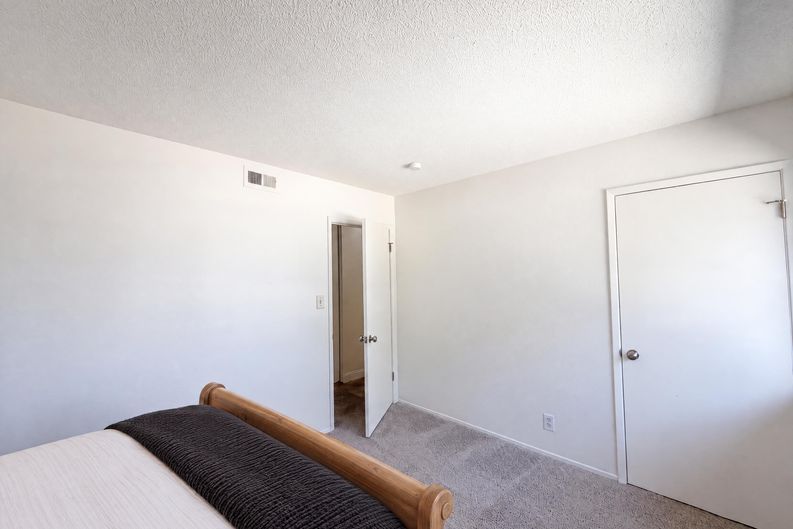 Photo 16 of 41 of 7007 Ursa Pkwy, Sacramento, CA