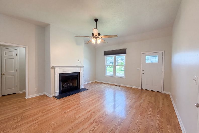 Photo 7 of 18 of 832 Stone Hedge Ct, Old Hickory, TN