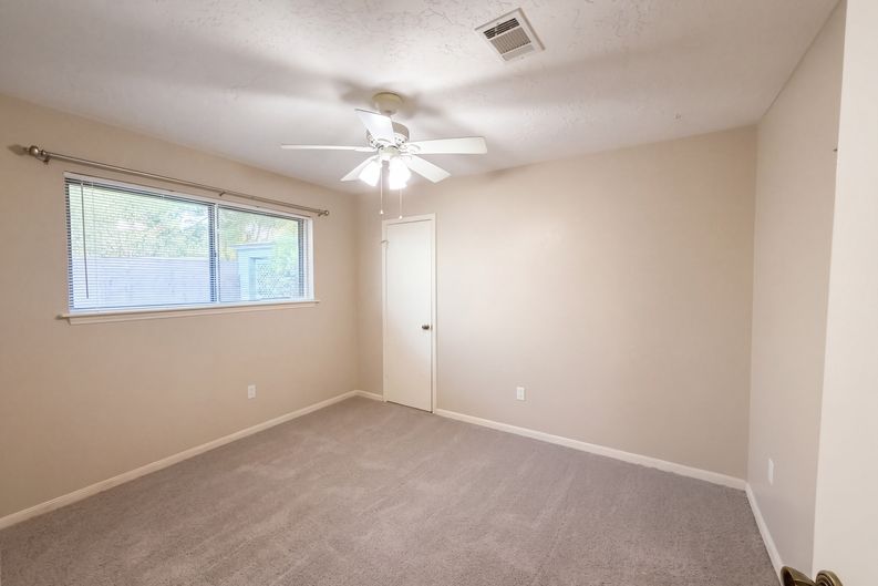 Photo 23 of 29 of 11819 Amblewood Dr, Meadows Place, TX