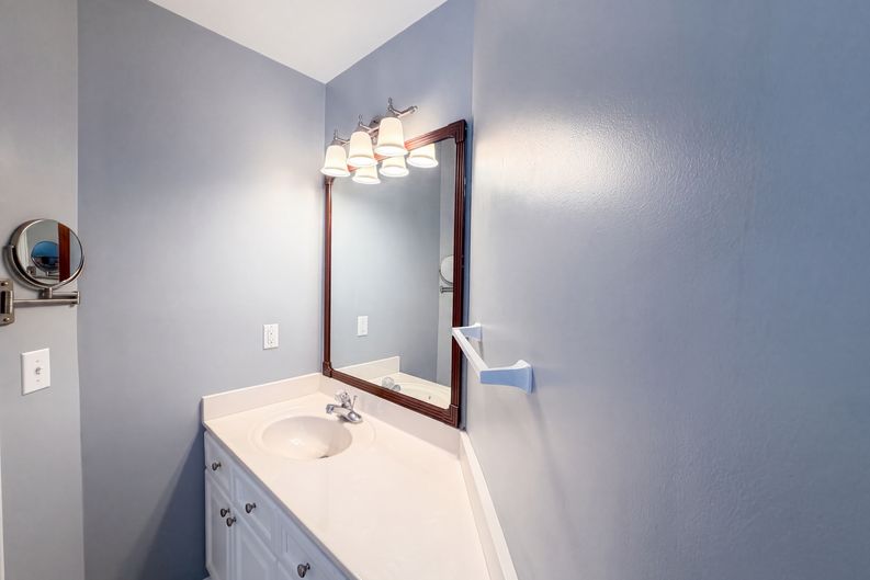 Photo 11 of 18 of 513 Saint Croix Dr, Holly Springs, NC