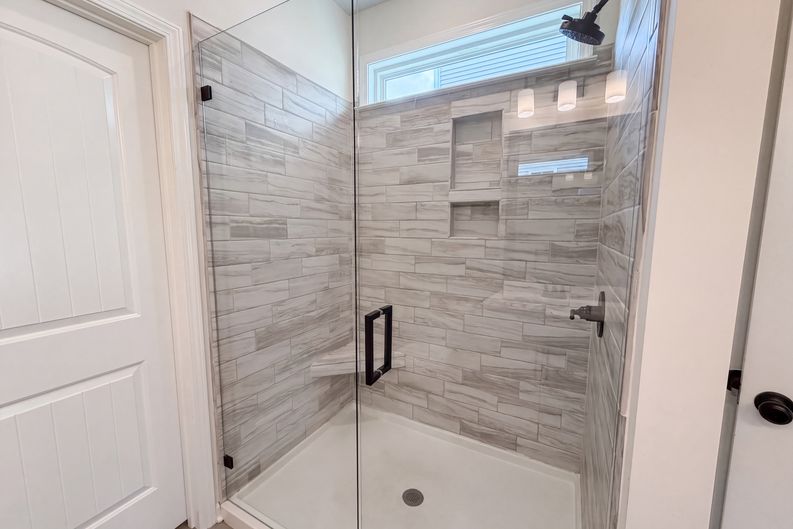 Photo 18 of 37 of 7463 Buckview Ct, Kernersville, NC
