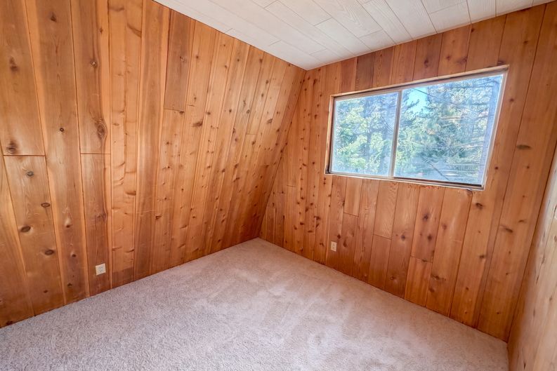 Photo 4 of 20 of 577 Oak Knoll Cir, Green Valley Lake, CA