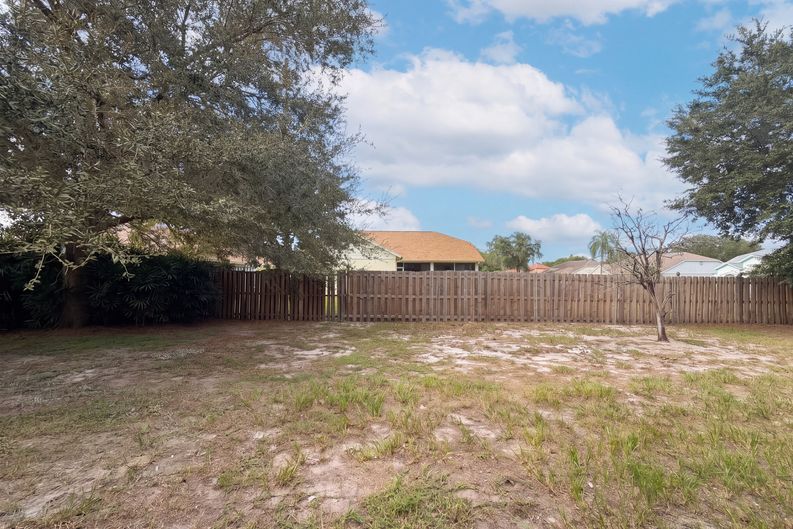 Photo 5 of 41 of 9703 Glenpointe Dr, Riverview, FL