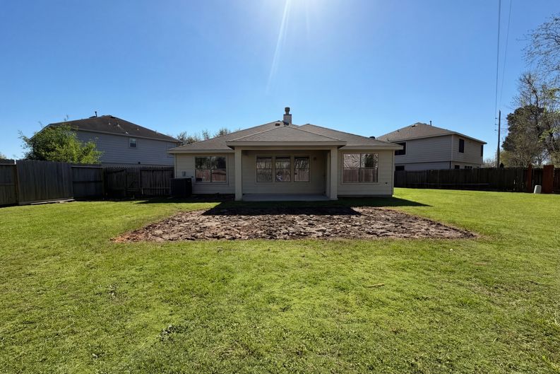 Photo 5 of 19 of 19822 Rippling Brook Ln, Tomball, TX