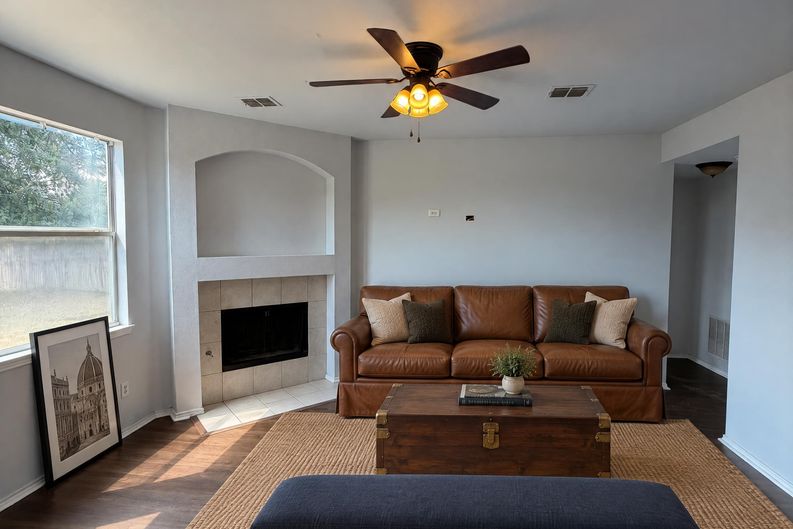 Photo 3 of 22 of 2220 Sumac Dr, Little Elm, TX