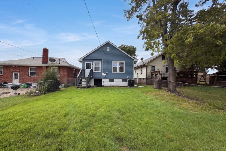 Photo 14 of 17 of 4091 Blow St, Saint Louis, MO