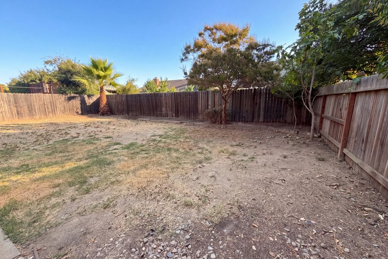 Photo 22 of 25 of 7804 McClintock Way, Sacramento, CA