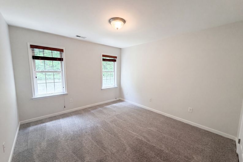 Photo 12 of 26 of 14725 Grand Forest Ct, South Chesterfield, VA