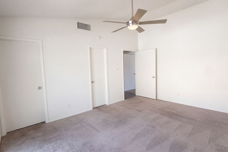Photo 18 of 27 of 5404 La Patera Ln, Las Vegas, NV