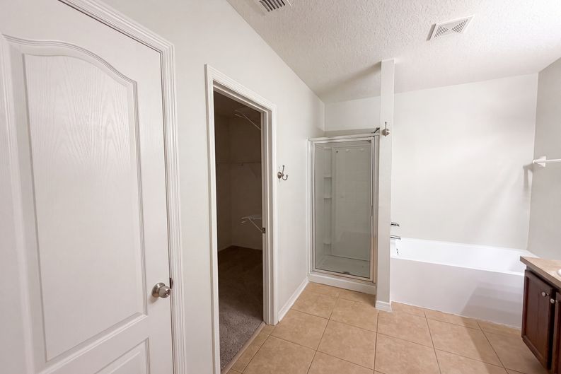 Photo 7 of 24 of 12902 Scout Ct, Grand Island, FL