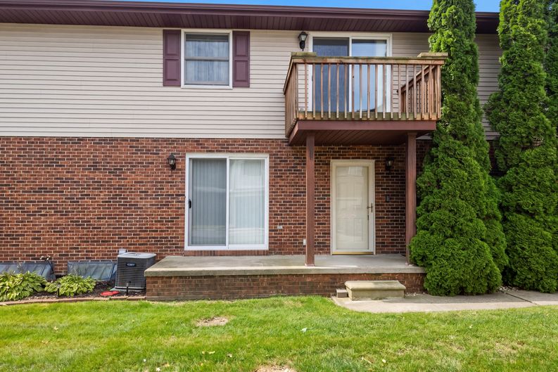 Photo 19 of 25 of 3727 Ramblewood Dr, Port Huron, MI