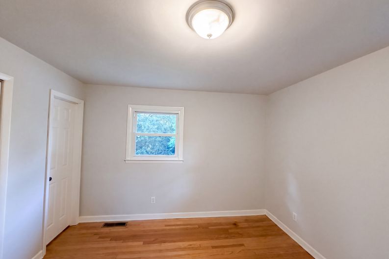 Photo 9 of 16 of 407 Lamesa Dr, Raleigh, NC