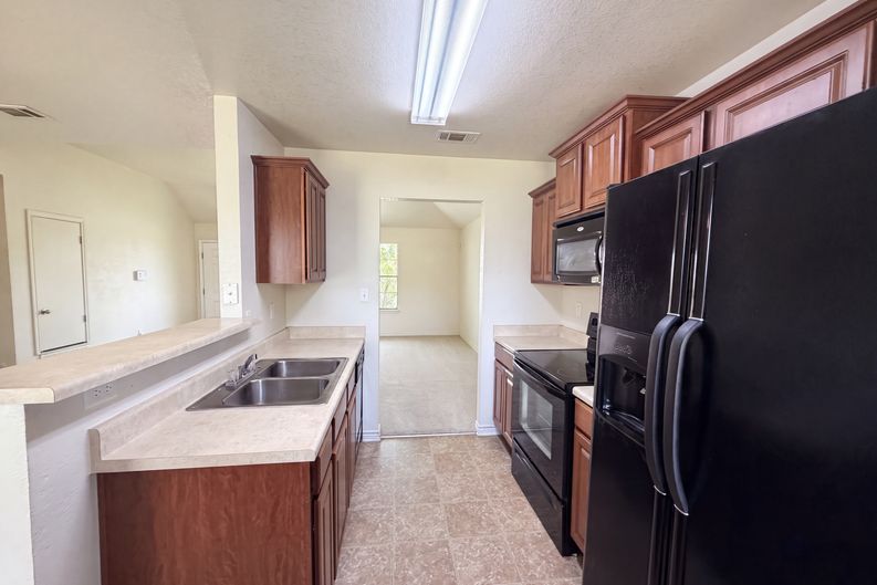 Photo 12 of 16 of 2512 Saulsbury Dr, Temple, TX