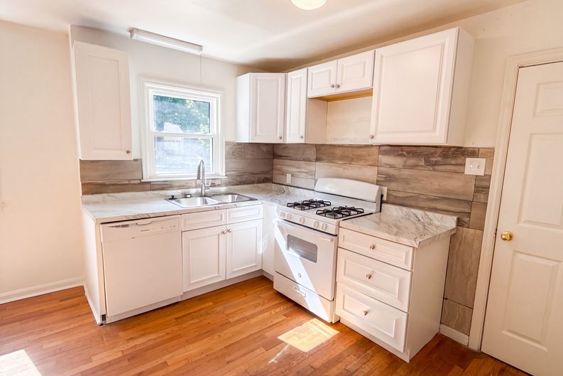 Photo 15 of 22 of 5419 Roe Blvd, Roeland Park, KS
