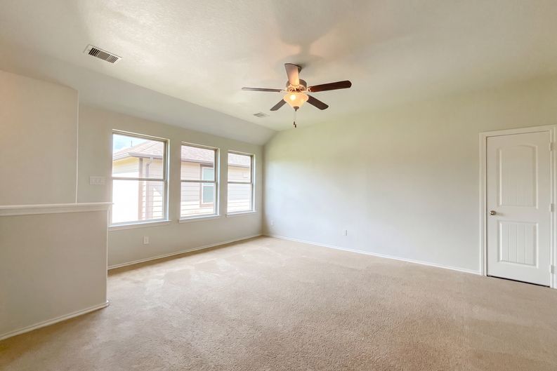Photo 9 of 17 of 18813 Genova Bay Ct, New Caney, TX