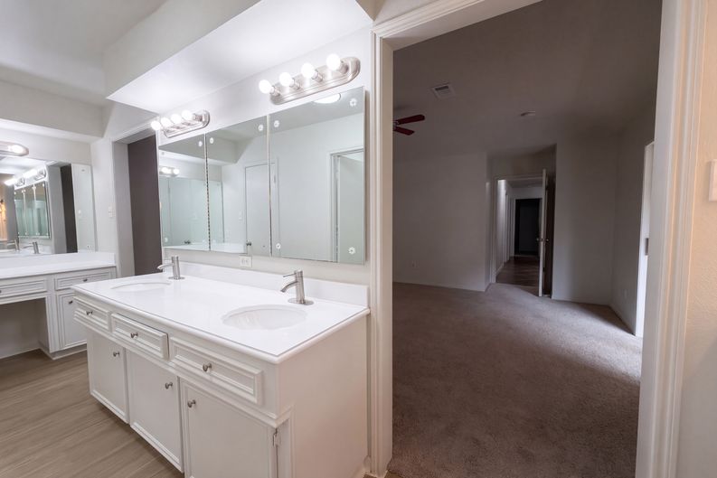 Photo 12 of 47 of 4042 Greenbriar Dr, Missouri City, TX