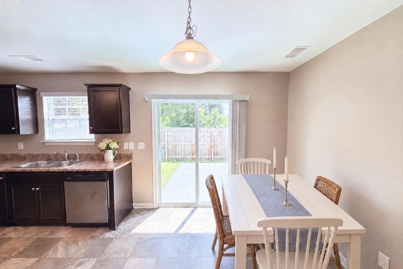 Photo 5 of 19 of 1578 Zeverly St, Winston Salem, NC