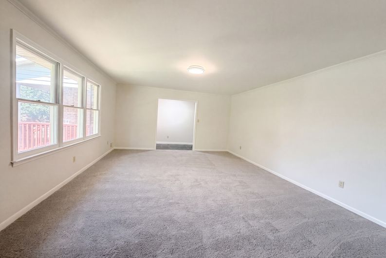 Photo 12 of 39 of 604 Meadowbrook Dr, Spartanburg, SC