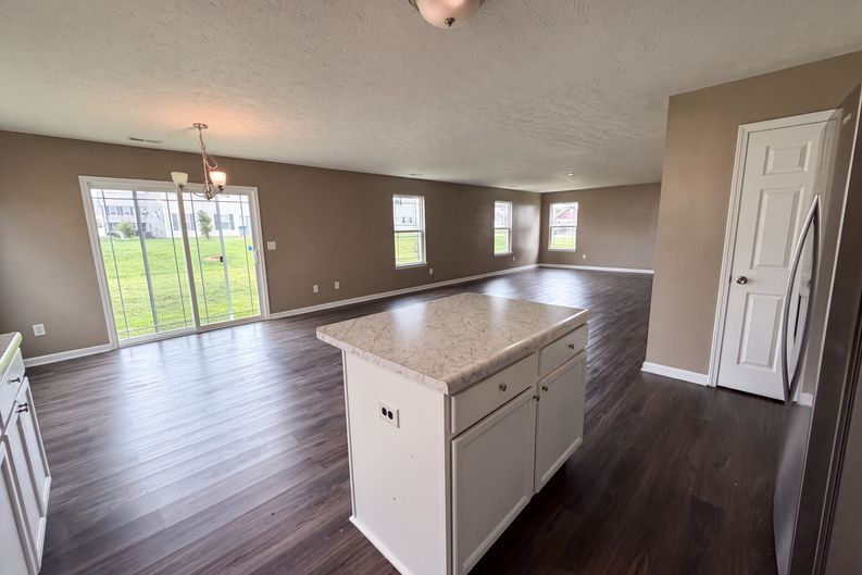 Photo 7 of 23 of 8196 Alyssum Dr, Plainfield, IN
