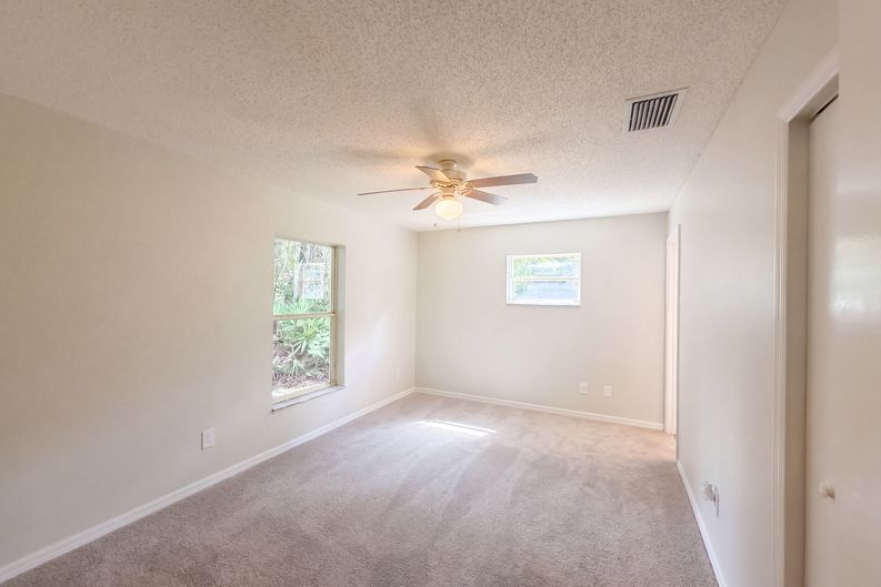 Photo 4 of 22 of 32444 Okaloosa Trl, Sorrento, FL