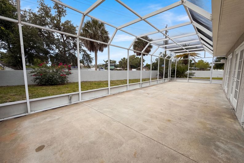 Photo 26 of 40 of 1301 Lucaya Ave, Venice, FL