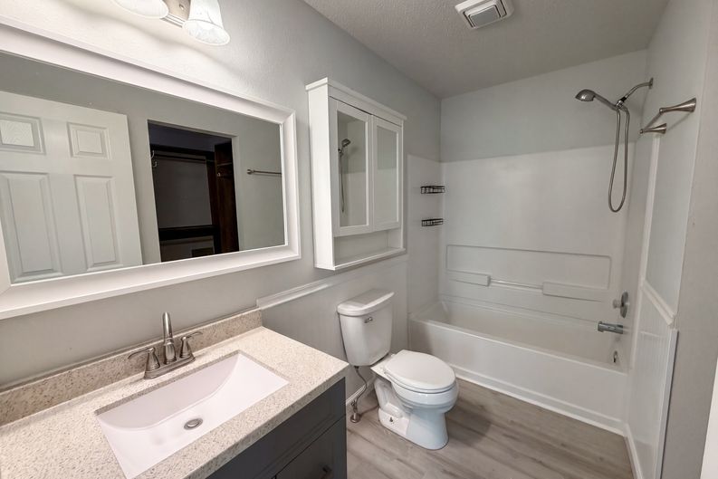 Photo 6 of 17 of 925 Harbon Dr, Franklin, IN