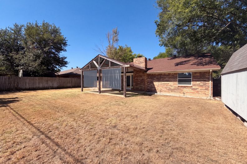 Photo 25 of 27 of 1208 Hillcrest Dr, Euless, TX