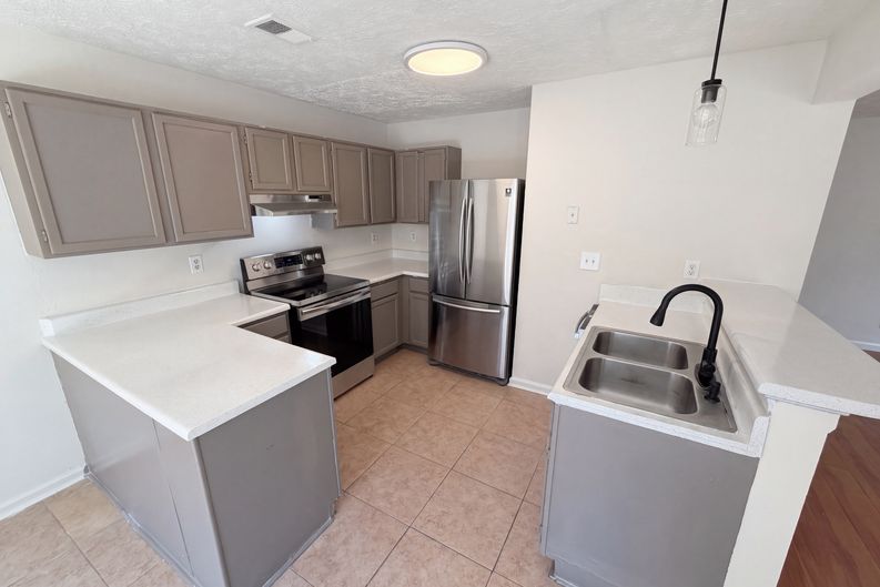 Photo 11 of 31 of 1079 Brittwood Pl, Norcross, GA