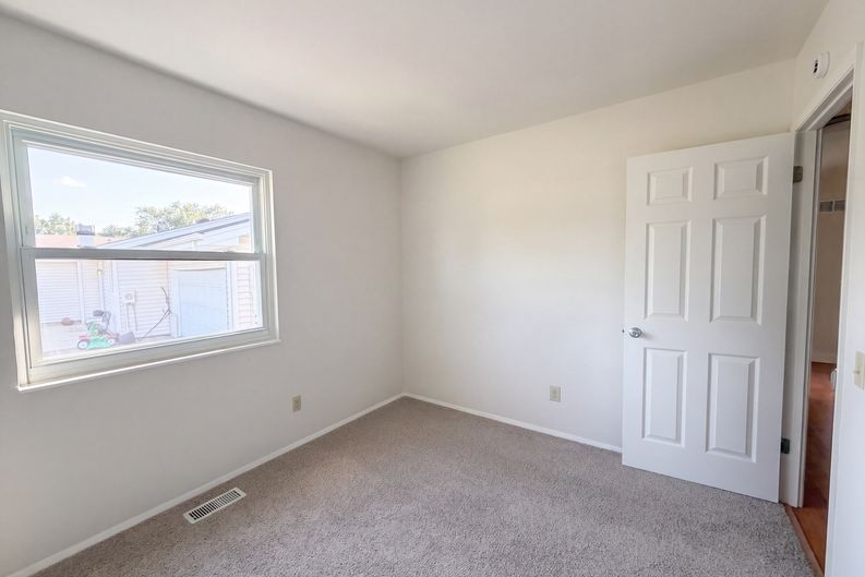 Photo 16 of 27 of 12132 Jerries Ln, Florissant, MO