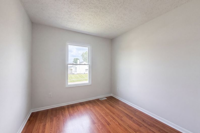 Photo 14 of 32 of 1618 Saddlebrook Dr, Heath, OH