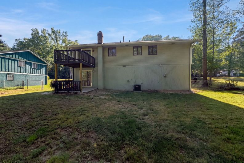 Photo 14 of 16 of 1010 Buckhurst Dr, Atlanta, GA