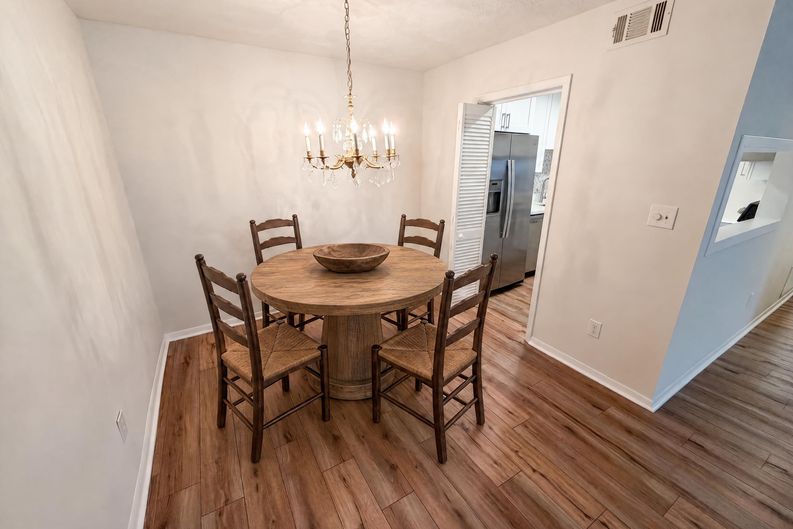 Photo 13 of 24 of 1013 Dunbar Dr, Atlanta, GA
