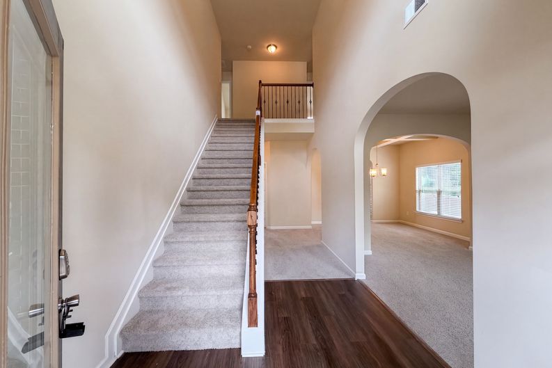 Photo 6 of 18 of 6543 Chason Woods Ct, Jonesboro, GA