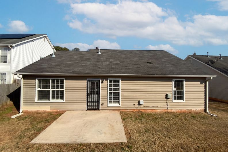 Photo 5 of 21 of 6773 Biscayne Blvd, Rex, GA