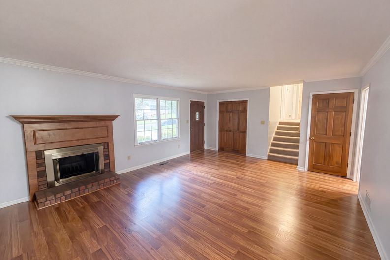 Photo 3 of 24 of 3318 Ben Hill St SW, Marietta, GA