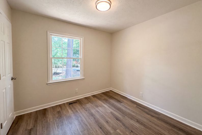 Photo 11 of 23 of 537 Green St, Monroe, GA
