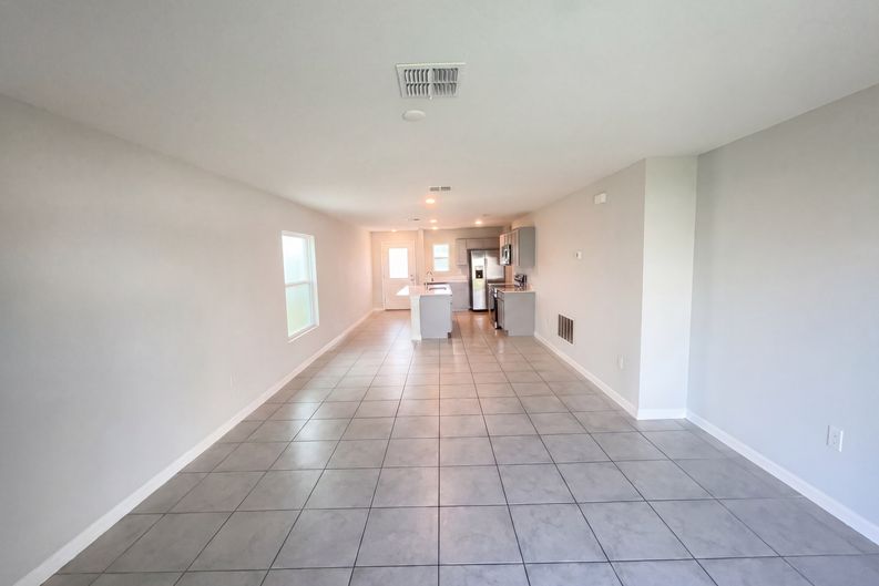 Photo 3 of 24 of 4322 Sunny Creek Pl, Kissimmee, FL