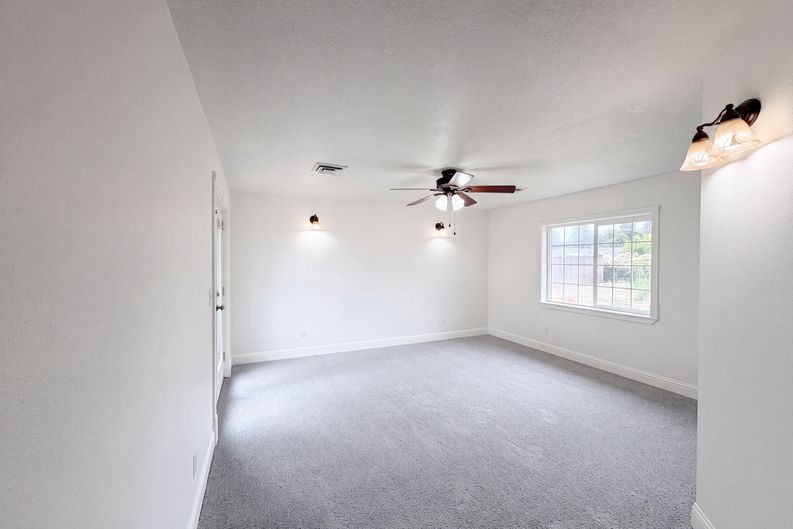 Photo 4 of 22 of 3333 17th Ave, Forest Grove, OR