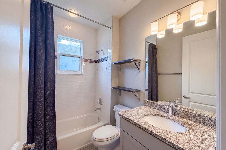 Photo 16 of 28 of 1011 Victoria Hills Dr S, Deland, FL