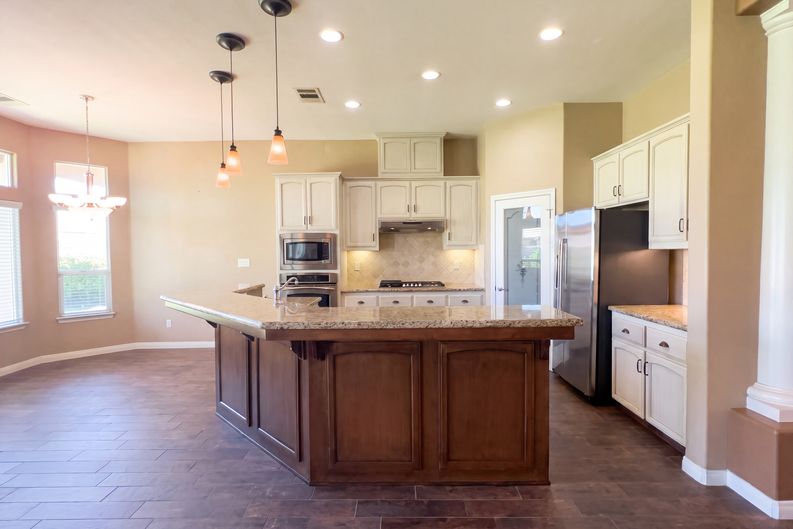 Photo 14 of 35 of 11904 Kenseth St, Bakersfield, CA