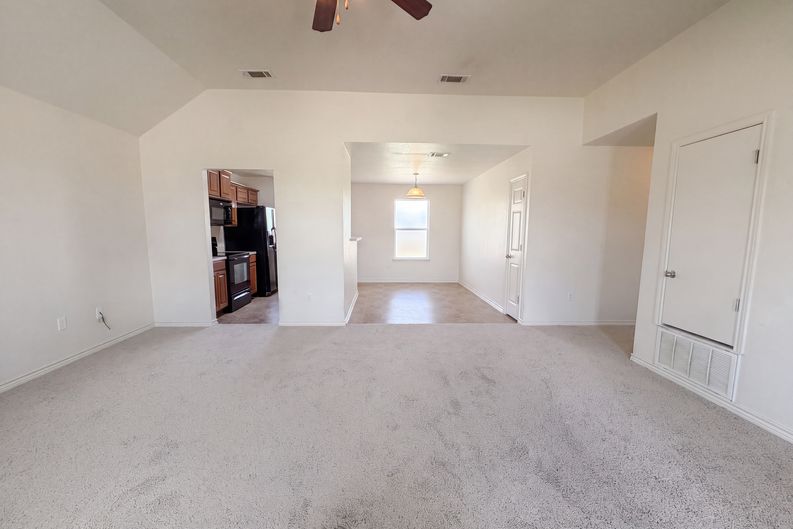 Photo 3 of 16 of 2512 Saulsbury Dr, Temple, TX