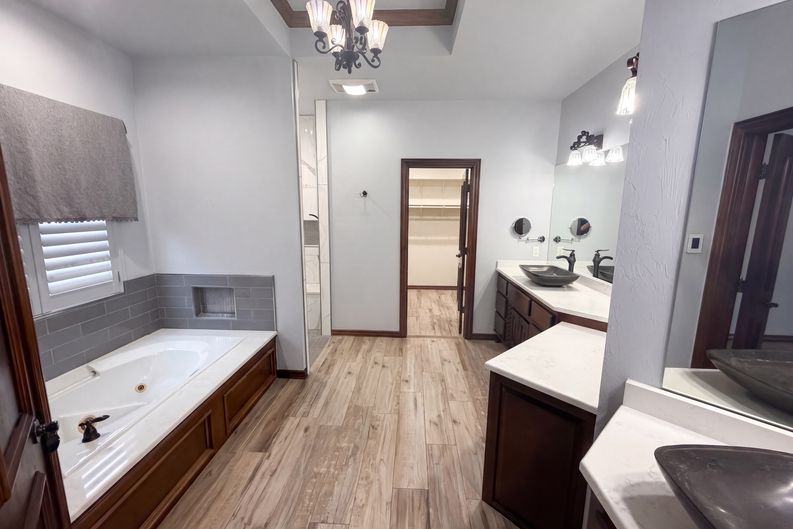 Photo 11 of 25 of 1017 W Camellia Way, Mustang, OK