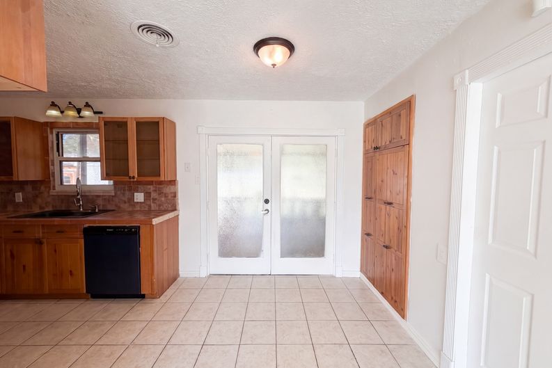 Photo 6 of 16 of 303 Currie Ave, Killeen, TX