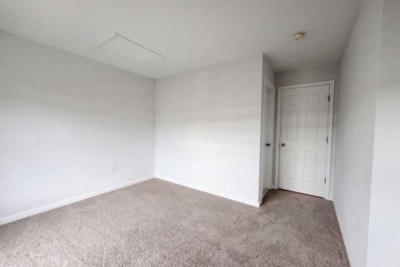 Photo 11 of 25 of 15613 John Diskin Cir, Woodbridge, VA