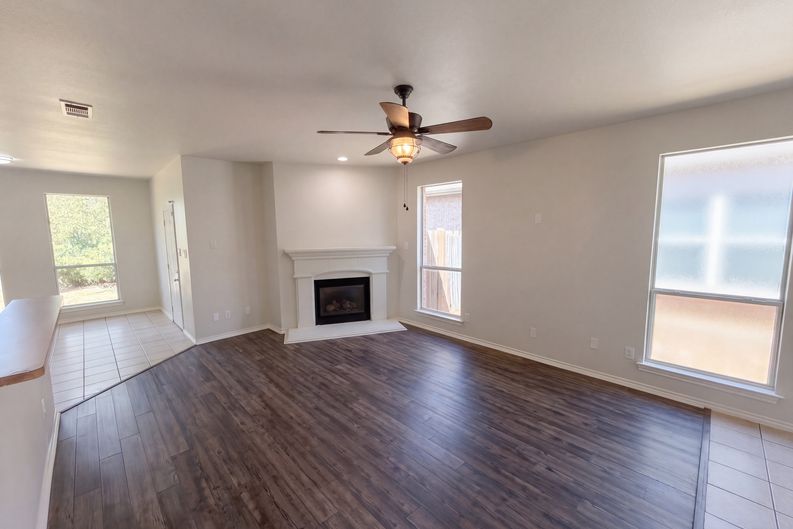 Photo 8 of 20 of 2617 Silver Hill Dr, Fort Worth, TX