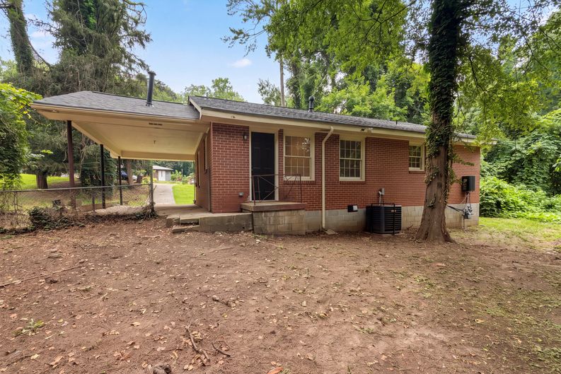 Photo 17 of 18 of 856 Glenway Dr, Atlanta, GA