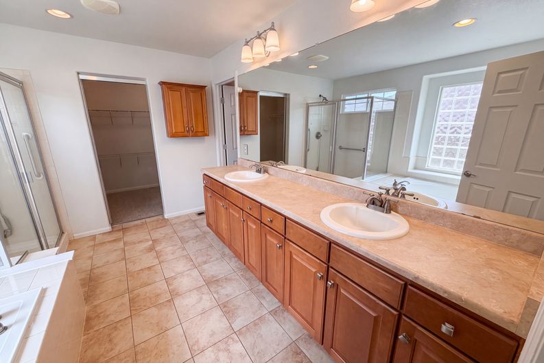 Photo 14 of 32 of 2802 S Ireland Way, Aurora, CO