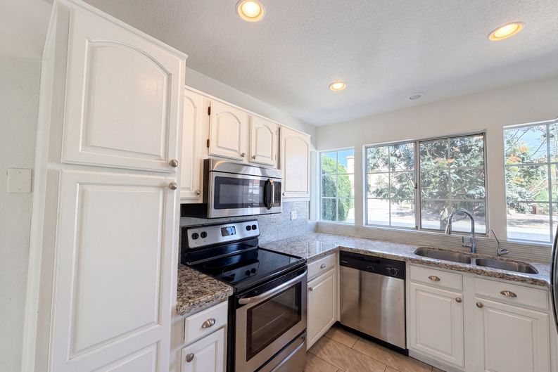Photo 8 of 21 of 1114 S Tiago Dr, Gilbert, AZ