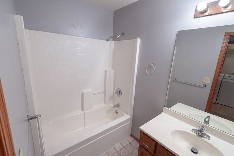 Photo 11 of 41 of 6505 E 44th St N, Bel Aire, KS